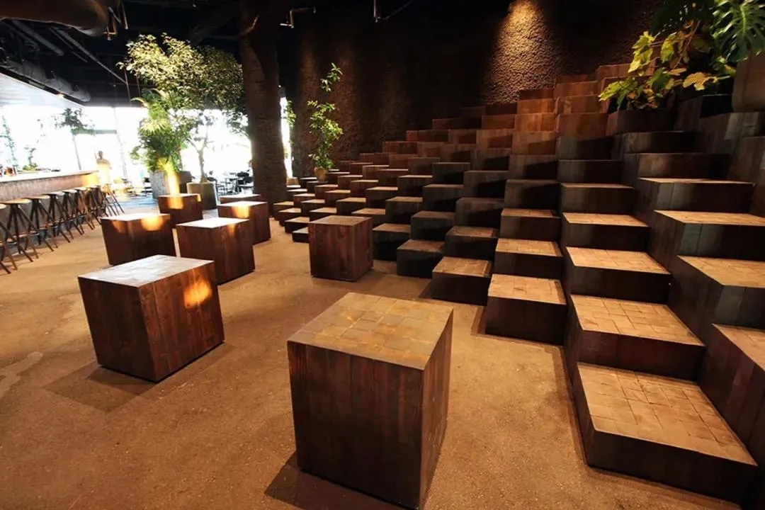 雁山这个日本餐饮空间设计，带你来到热带丛林