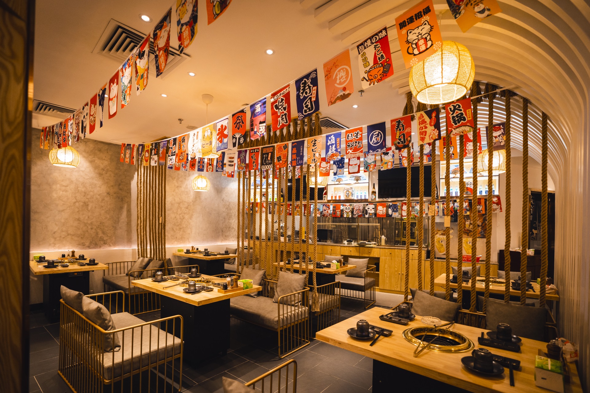 雁山如何通过深圳餐饮空间设计来确定餐厅的装修风格？