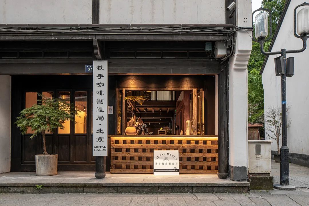 雁山打破传统，让咖啡店的深圳餐饮空间设计中西合璧